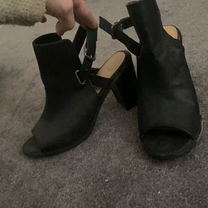 Very volatile black wedges